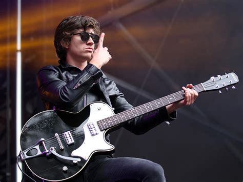 What Guitar Does Alex Turner Play: A Dive into the Arctic Monkeys' Sound